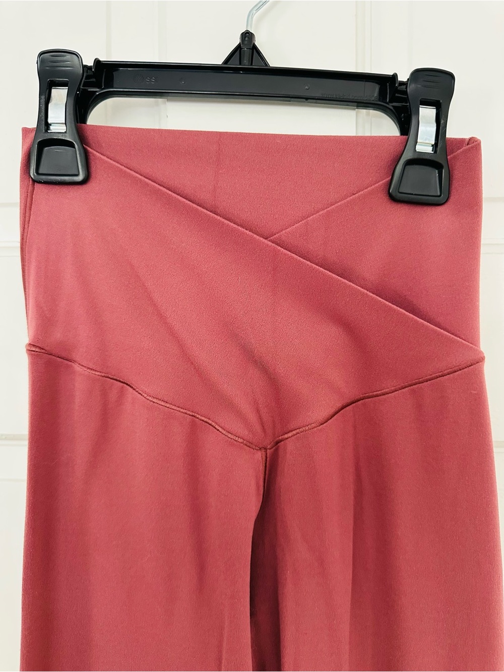 aerie Real Me 7/8 Cross Over High-Rise Leggings in Dusty Rose